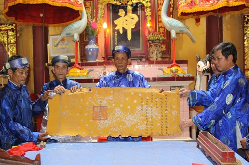 Khai sắc lễ hội Kỳ yên đình Hưng Lộc, Thống Nhất.jpg