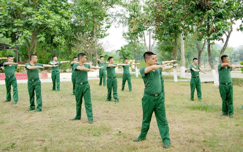 chiến sĩ mới Đại đội 9, Tiểu đoàn 9 luyện tập 4 bài thể dục sáng..jpg