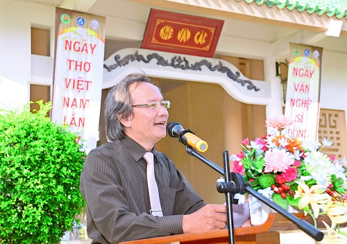 Nhạc sĩ Nguyễn Khánh Hòa - Chủ tịch Hội VHNT phát biểu tại Ngày thơ - Lâm Cón.jpg
