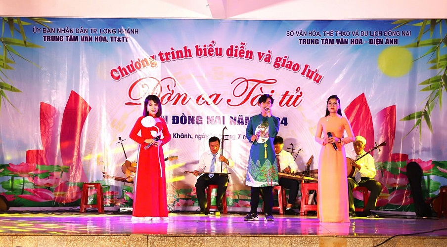Biểu diễn Đờn ca tài tử tại Tp. Long Khánh năm 2024 - Ảnh Ninh Vui.jpg