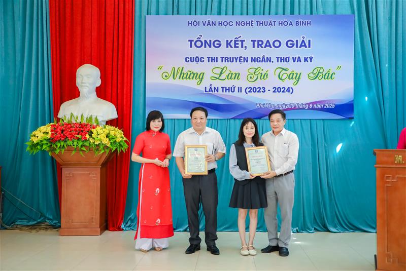 Trao giải Nhất cuộc thi_800_02092025150602.jpg